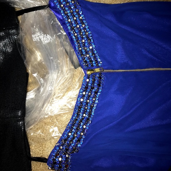 Blue and Black two piece, earrings, size 4-6, 5’6” - Picture 7 of 8